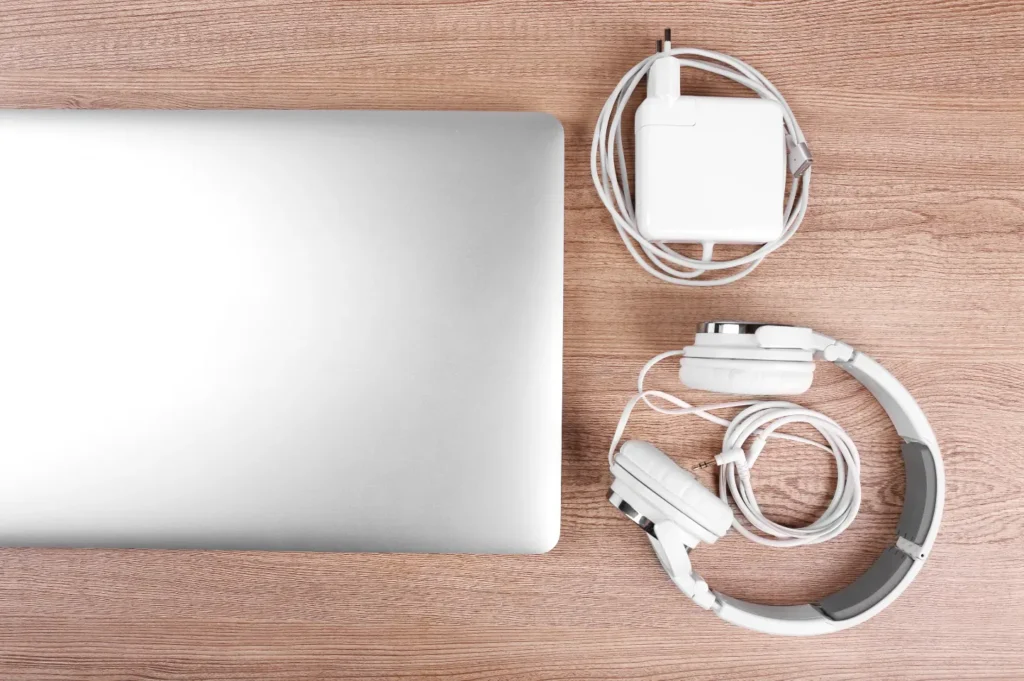 Headphones, chargers & docks